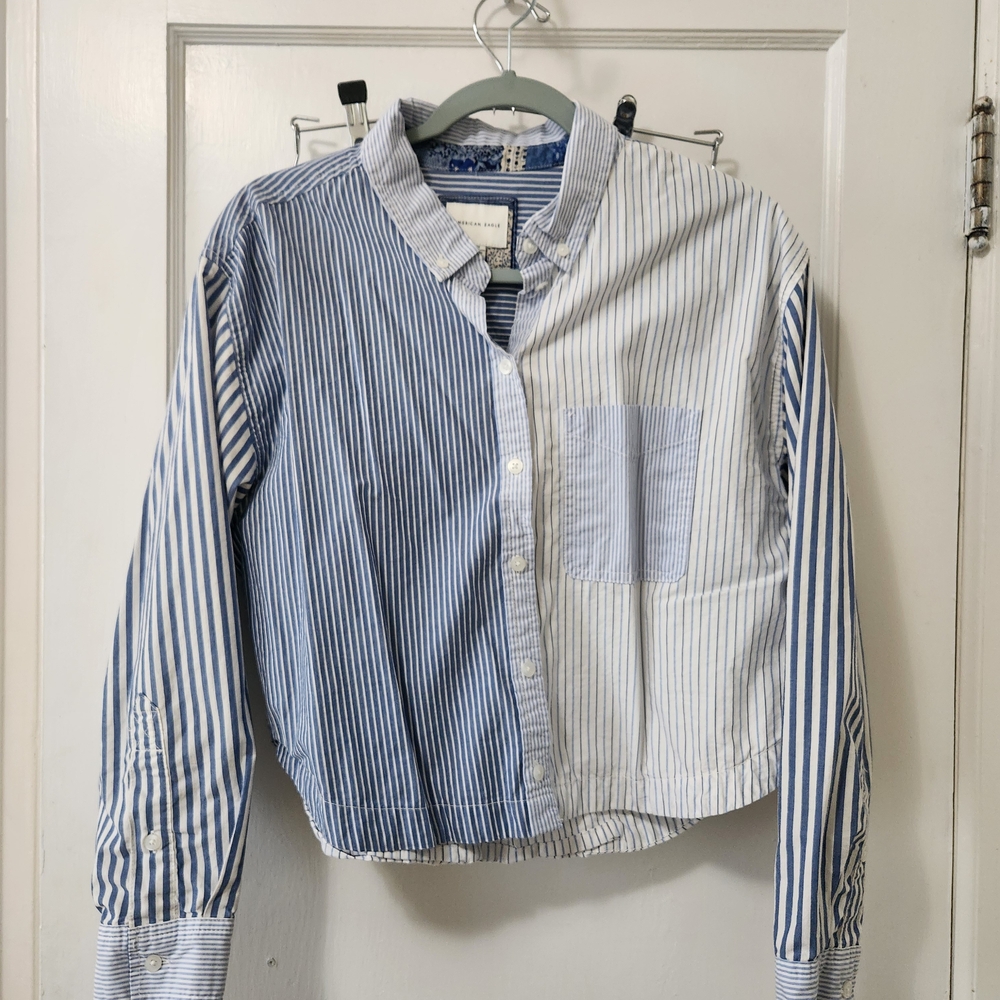 American Eagle Cropped Button Down